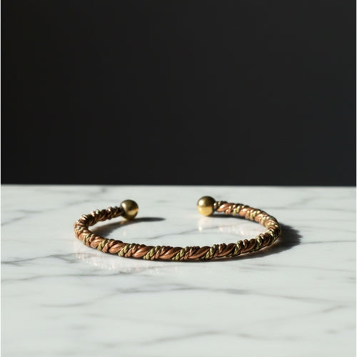 Armband aus reinem Kupfer und Messing mit spitzen Enden