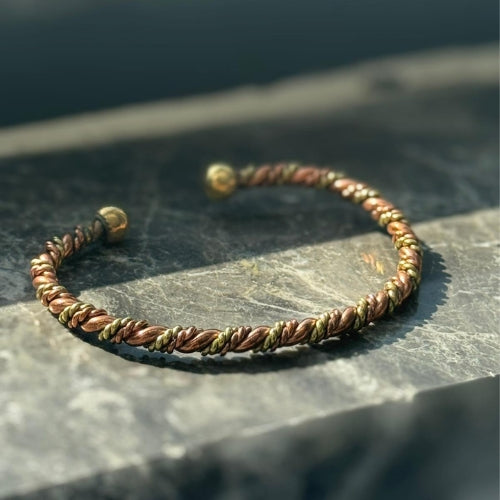 Armband aus reinem Kupfer und Messing mit spitzen Enden